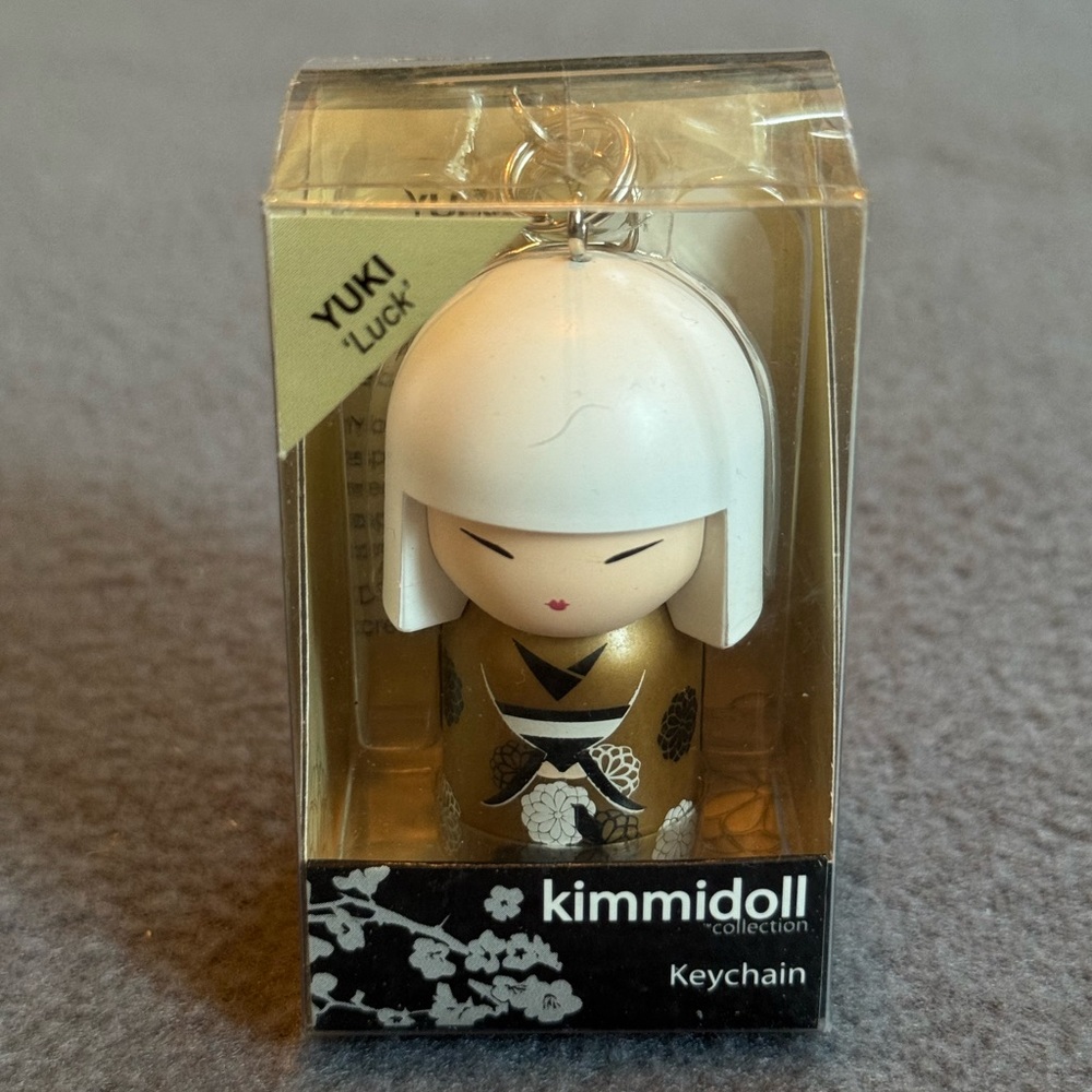 2009 Kimmidoll Keychain Features the Lovely Little Yuki “Luck” Doll *New in Box*